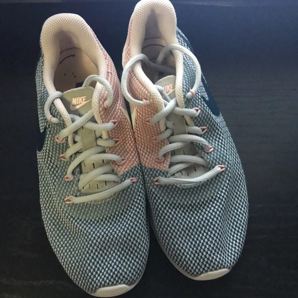 nike tennis shoes